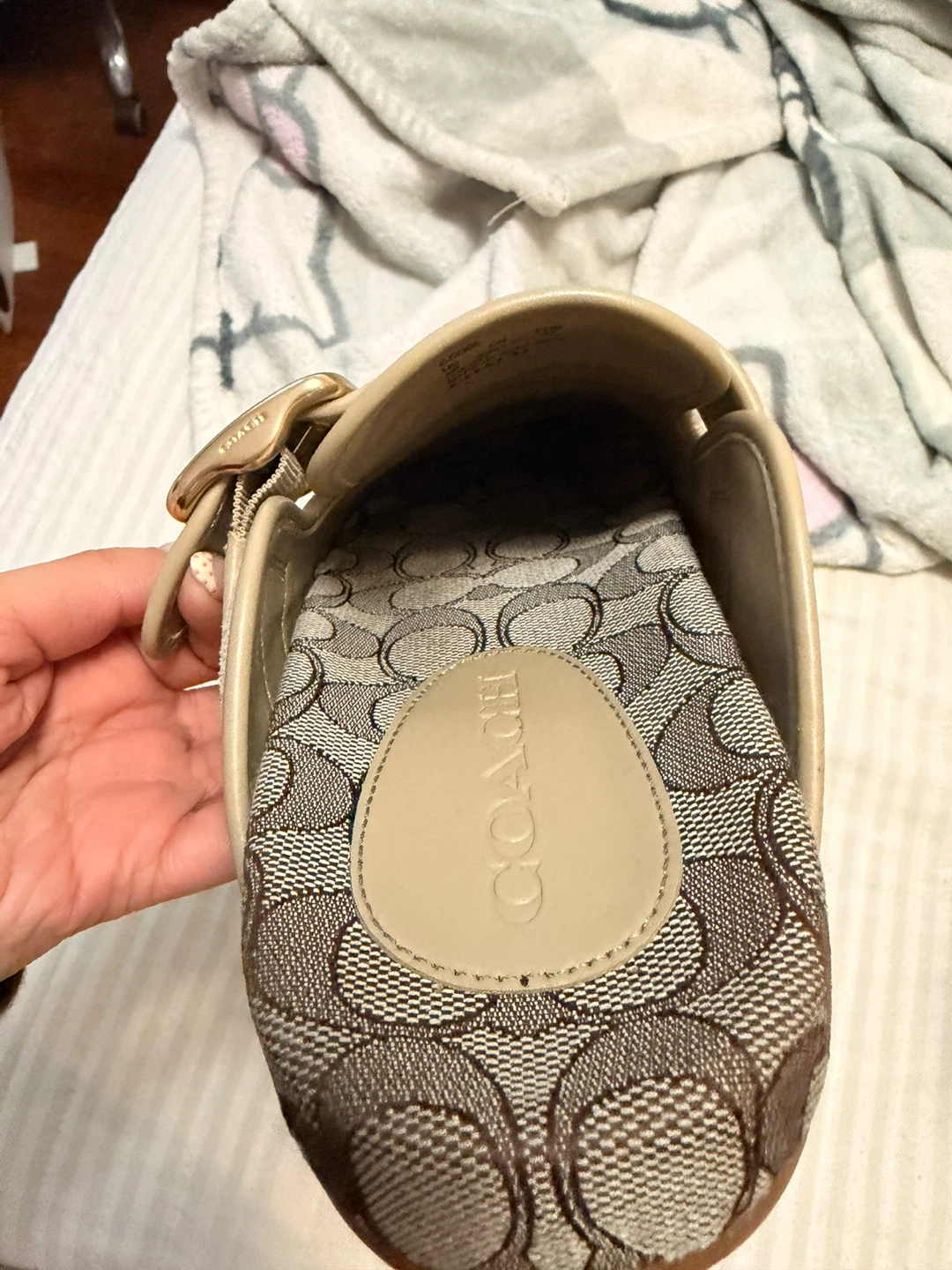 Coach clogs Size 6B Beige Signature Buckle - photo 2