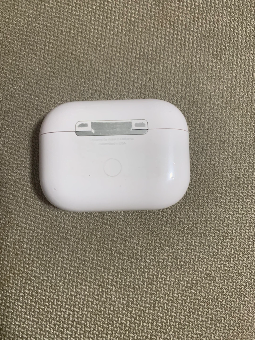 Apple AirPods Pro 2 charging case (no airpods included) - photo 2