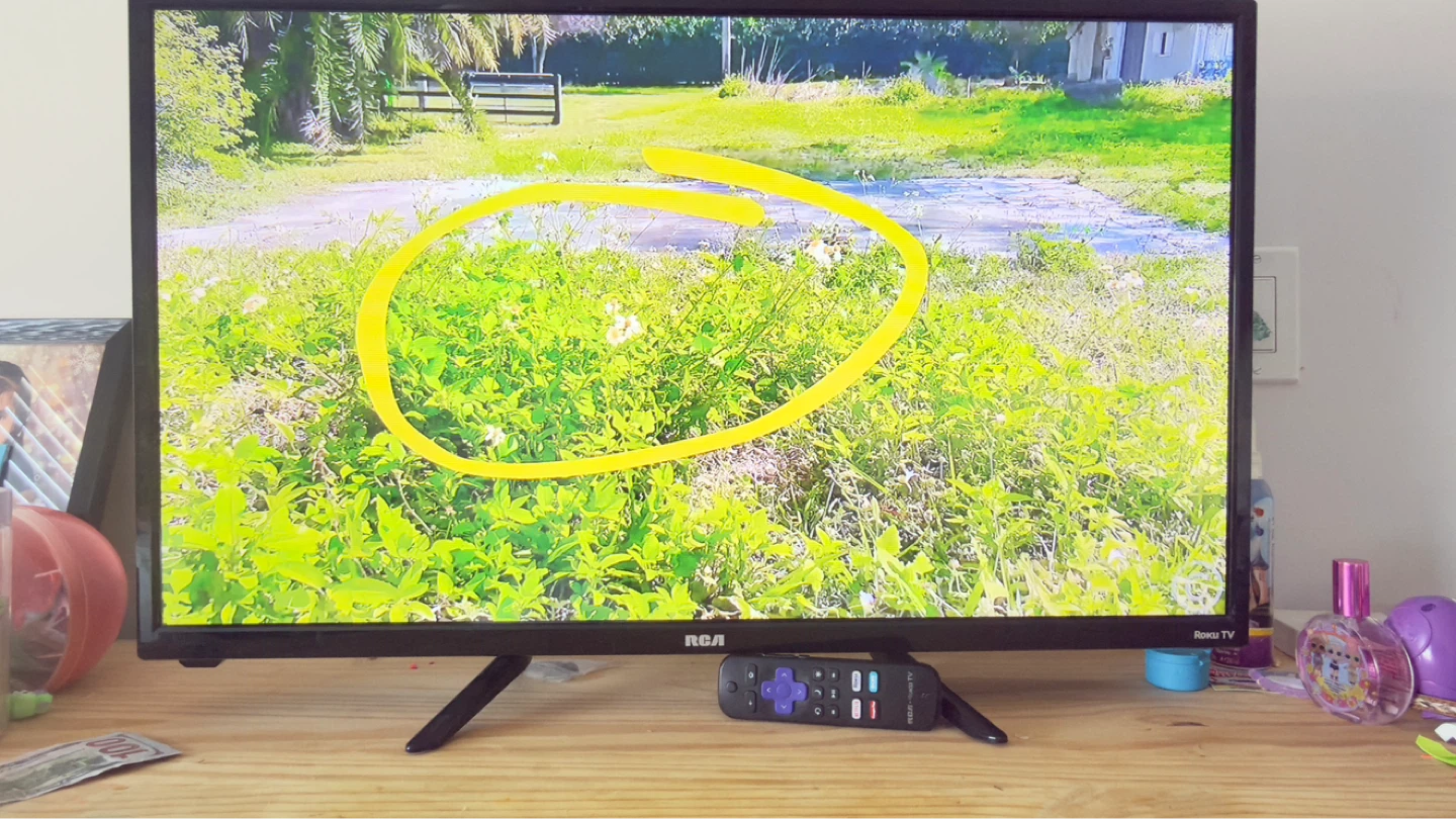 RCA 32" Roku TV - photo 4
