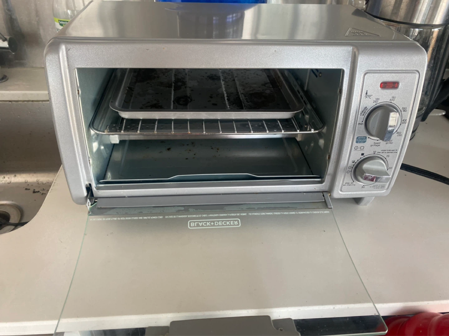 BLACK+DECKER 4-Slice Toaster Oven - photo 2