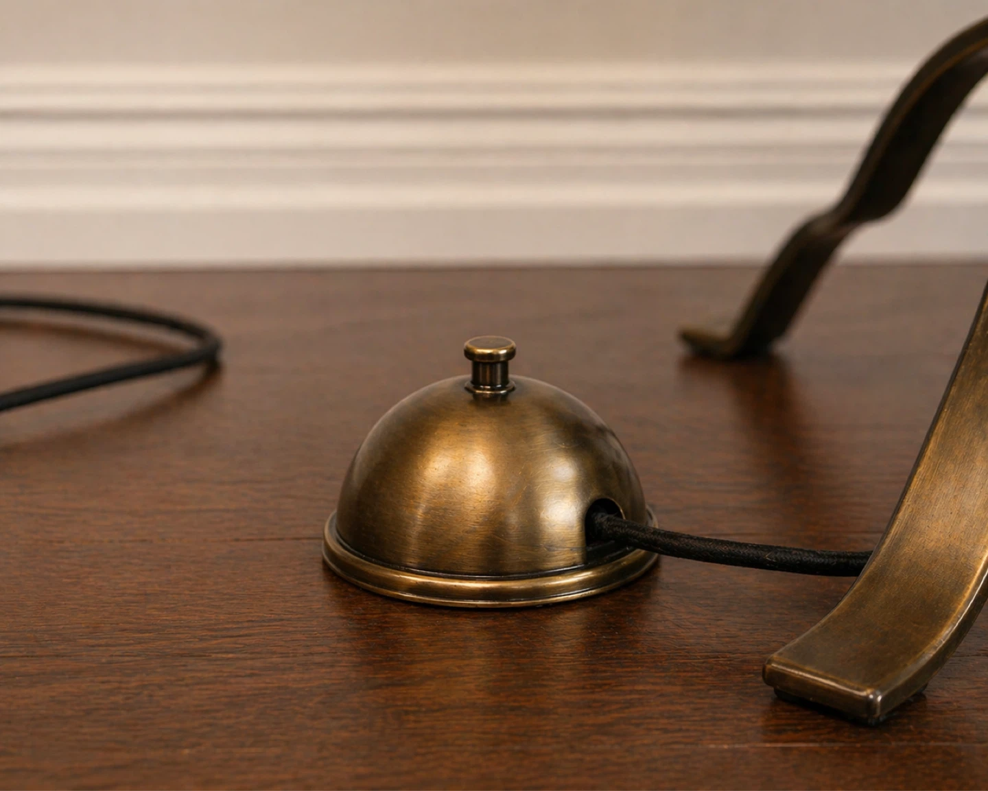 Vintage Style Floor Lamp with Metal Base - photo 3