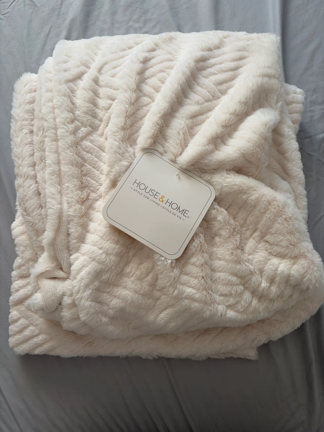 HOUSE & HOME Faux Fur Throw - Cream 🌱