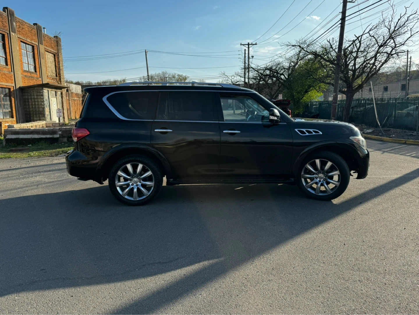 2012  Infiniti QX56 SUV - photo 3