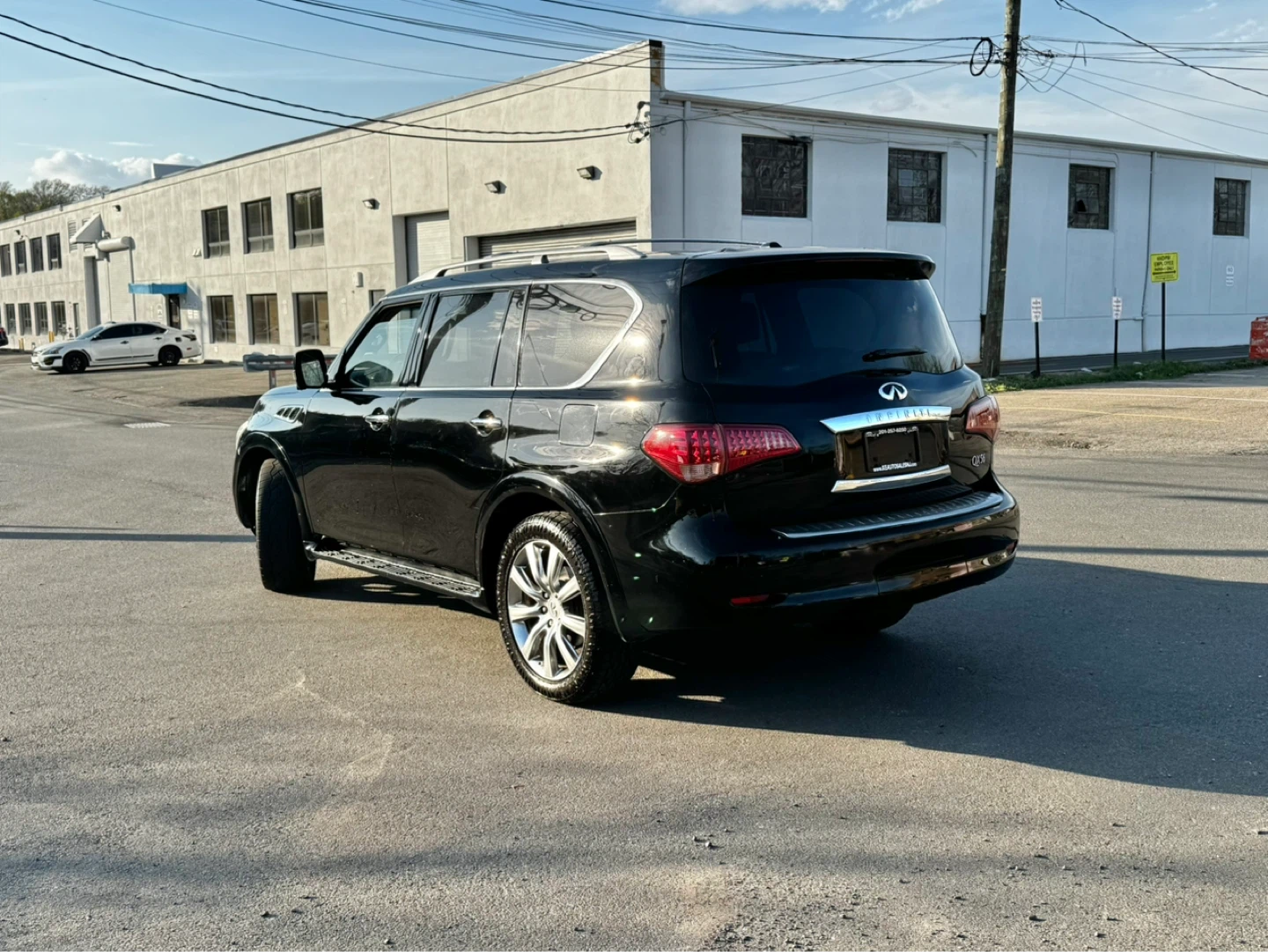 2012  Infiniti QX56 SUV - photo 2