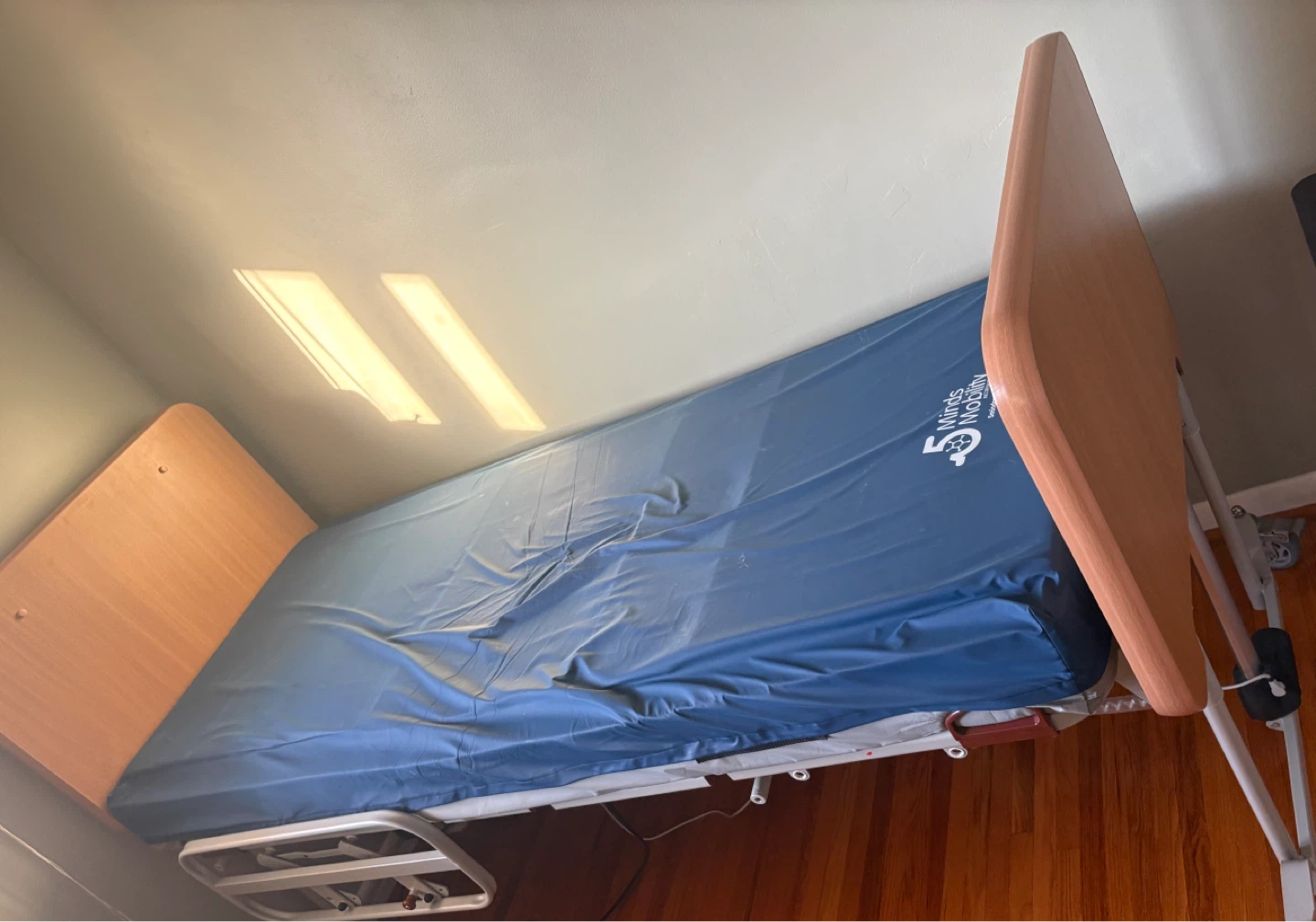 Permobil Hälsa Electric Hospital Bed - photo 3
