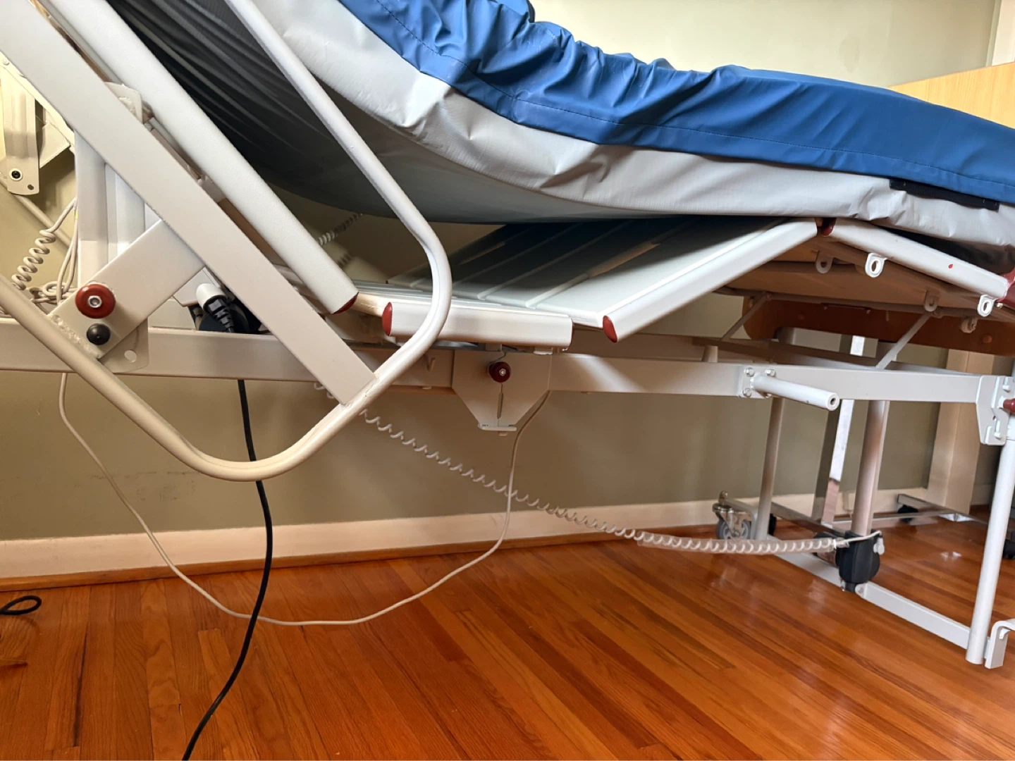 Permobil Hälsa Electric Hospital Bed - photo 5