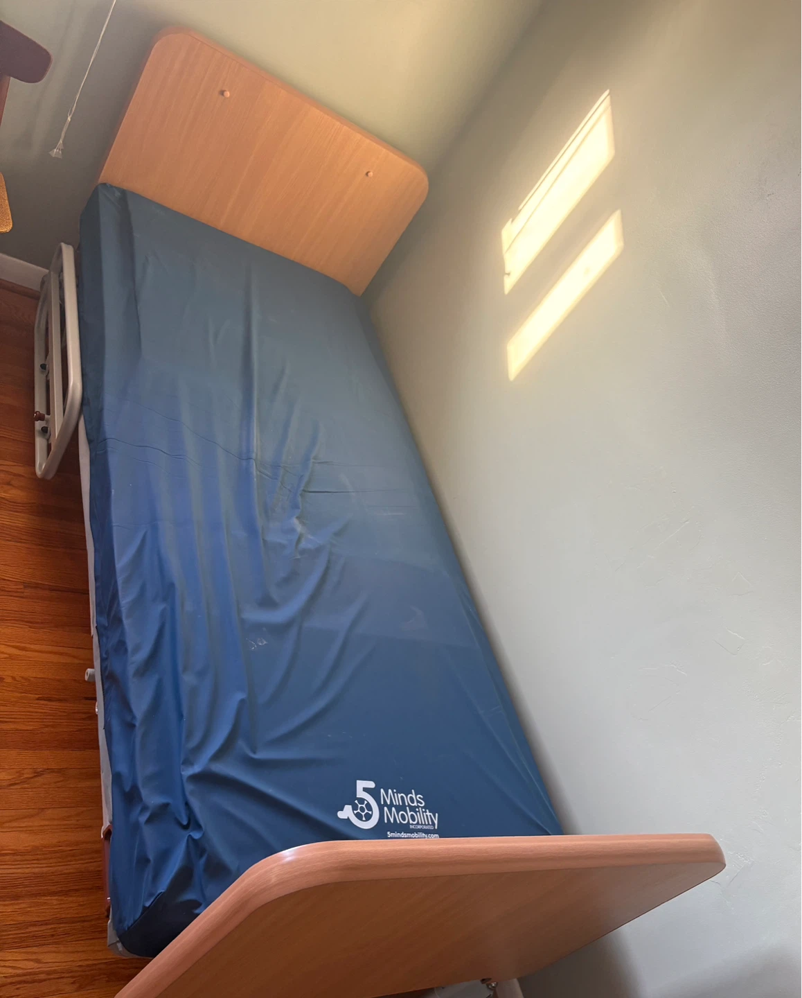 Permobil Hälsa Electric Hospital Bed - photo 2