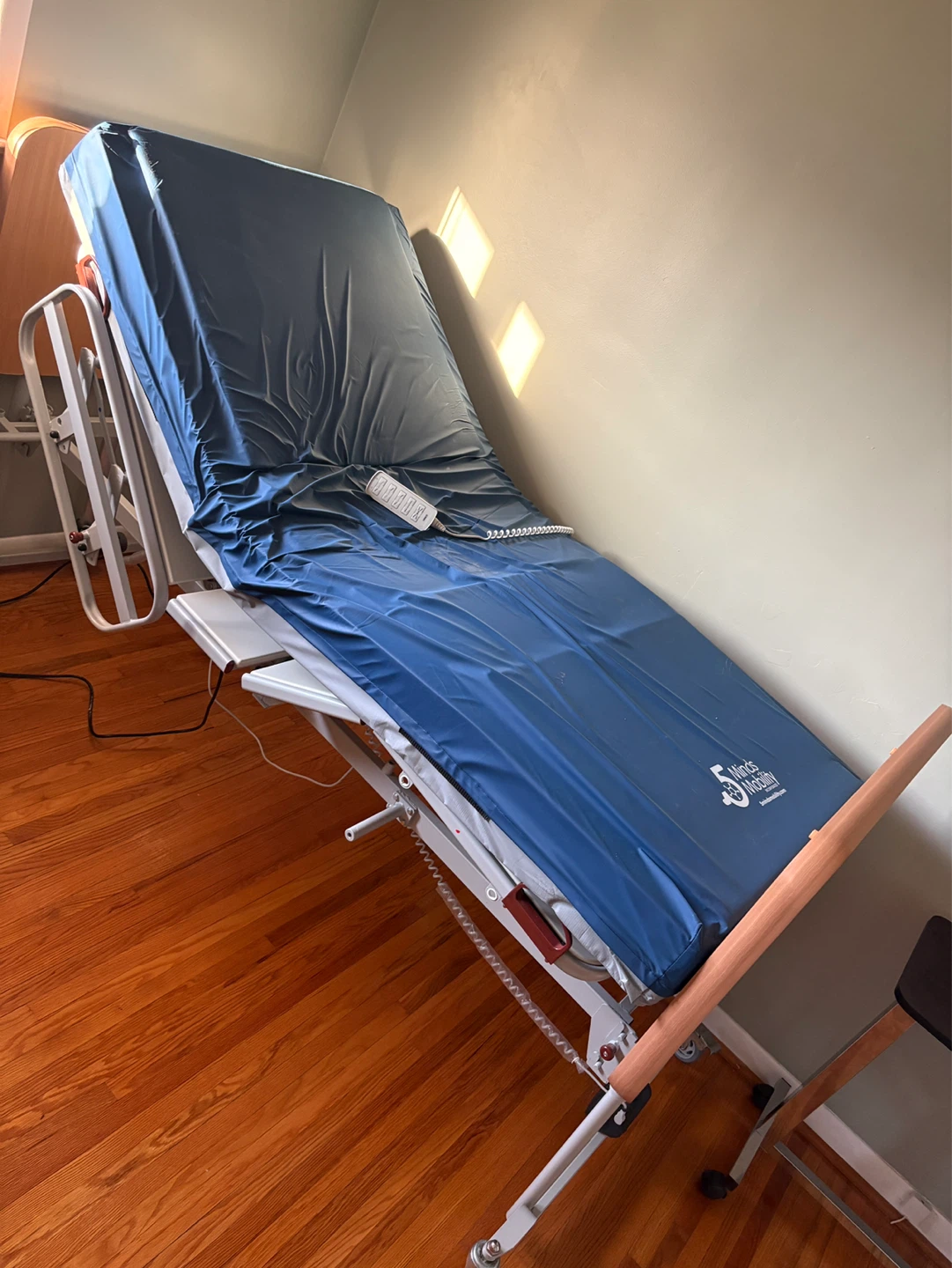 Permobil Hälsa Electric Hospital Bed - photo 4