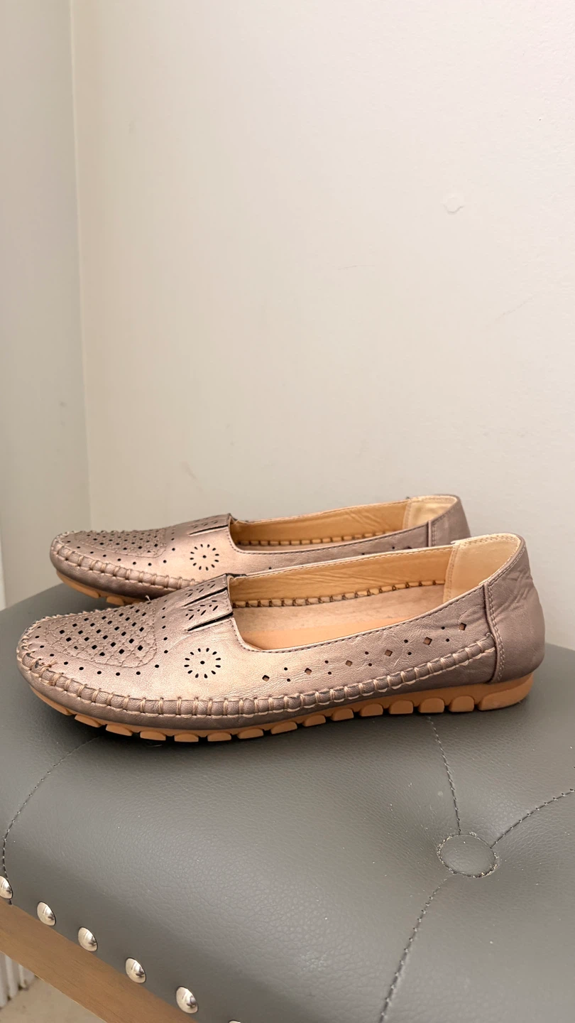 Women's Rose Gold Cut-Out Loafers
