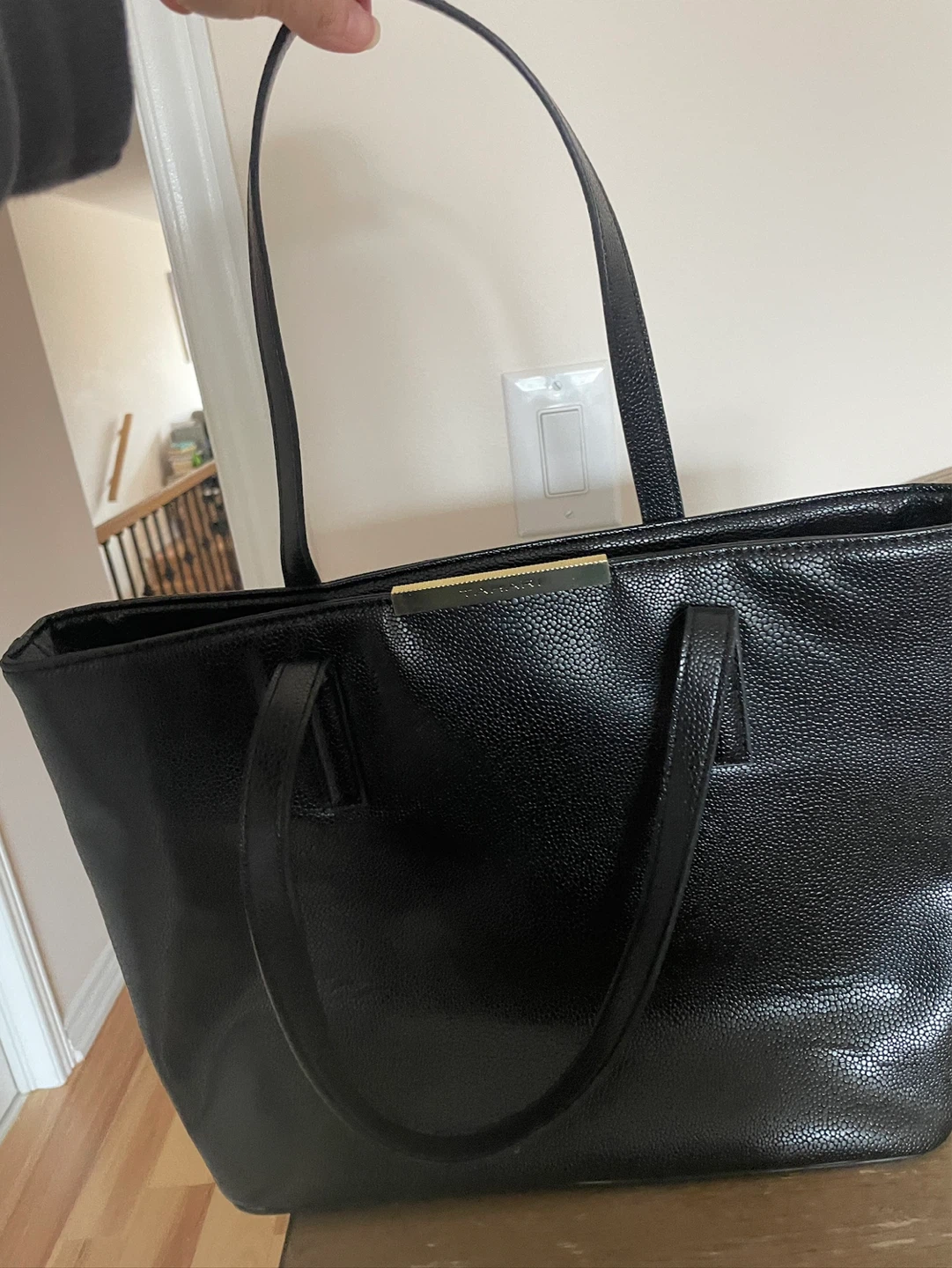 Tahari Black Bag - photo 2