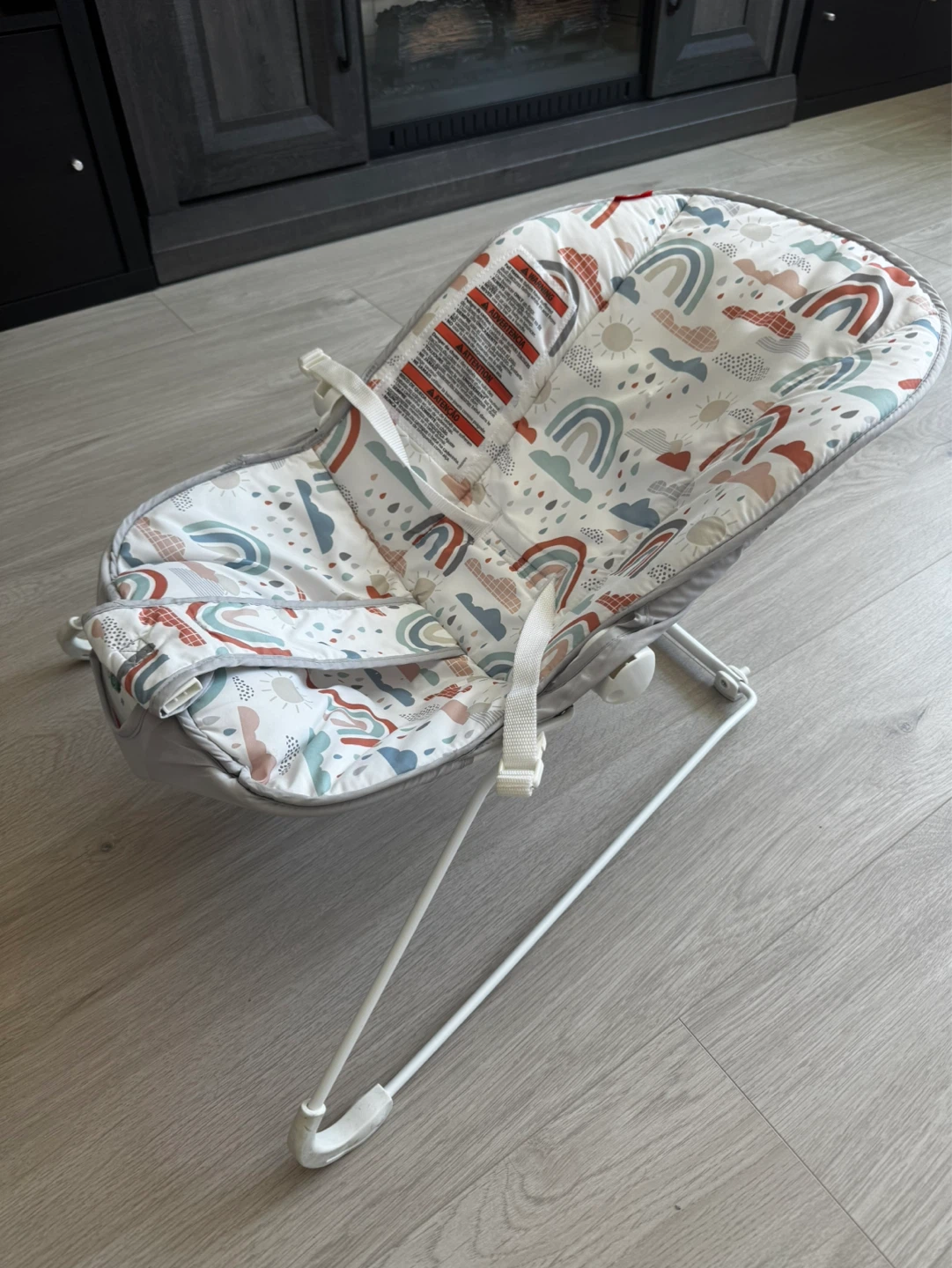 Fisher-price (Rainbow Vibes Vibrating Bouncer)
