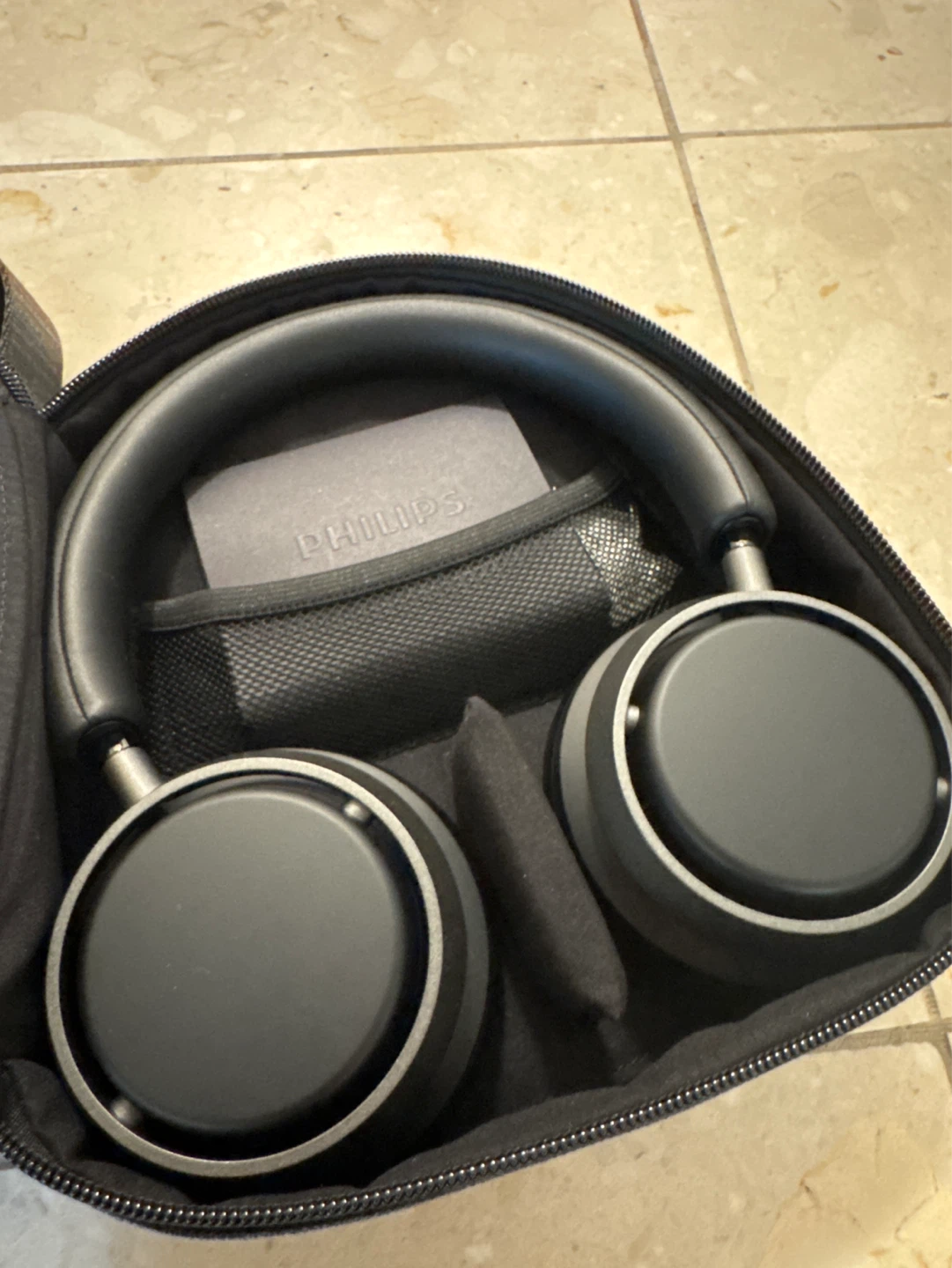 Philips Headphones with Case - photo 2