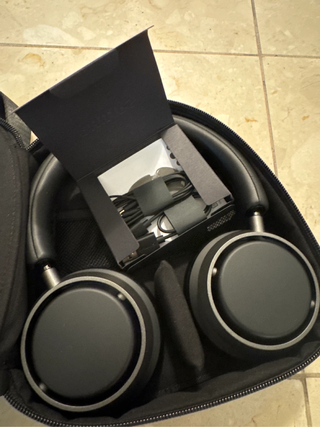 Philips Headphones with Case - photo 3