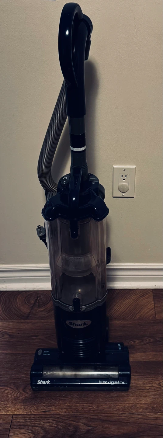 Shark Navigator Upright Vacuum Cleaner 🌱