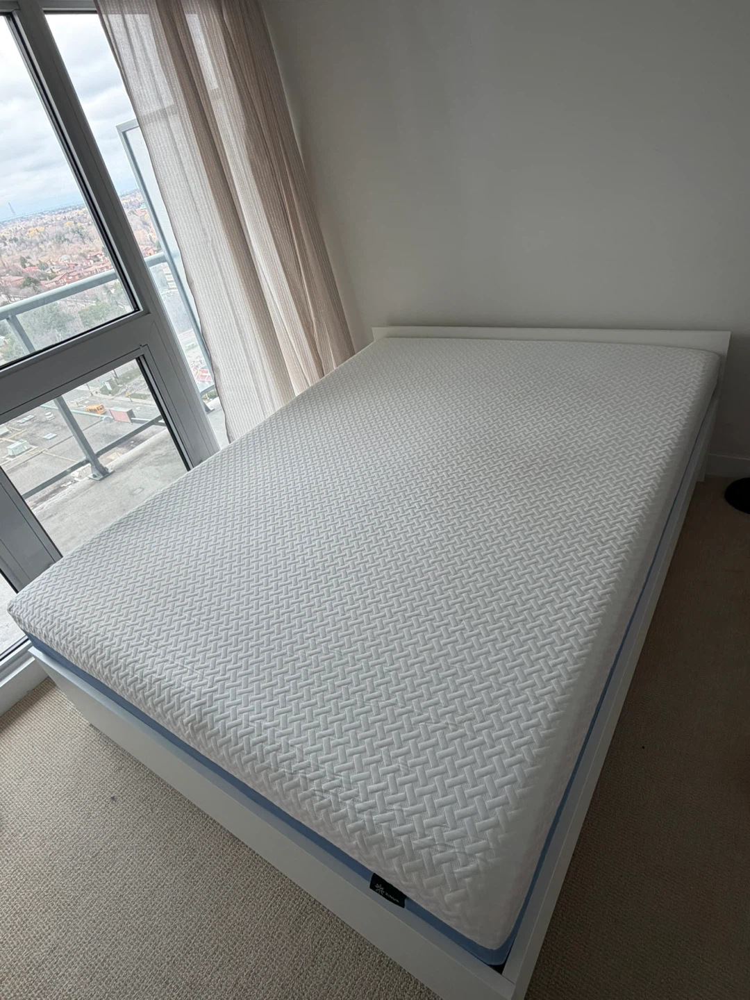 Zinus Queen Memory Foam Mattress