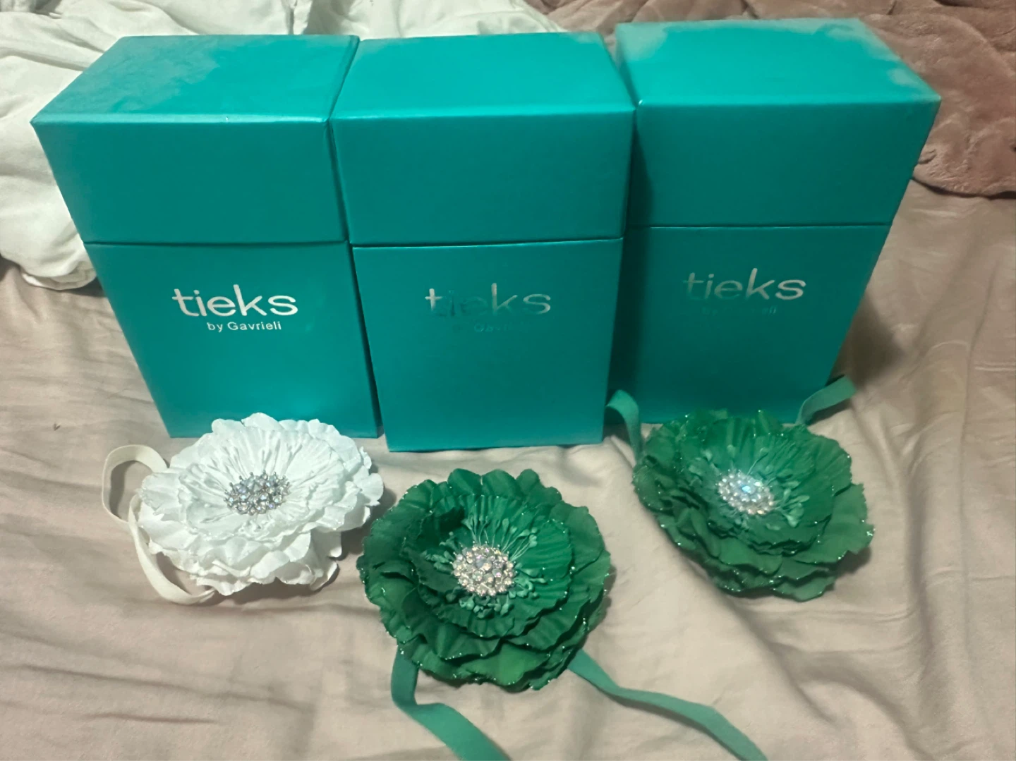 TIEKS boxes w/Flowers, bag, pouches & mask- - photo 2