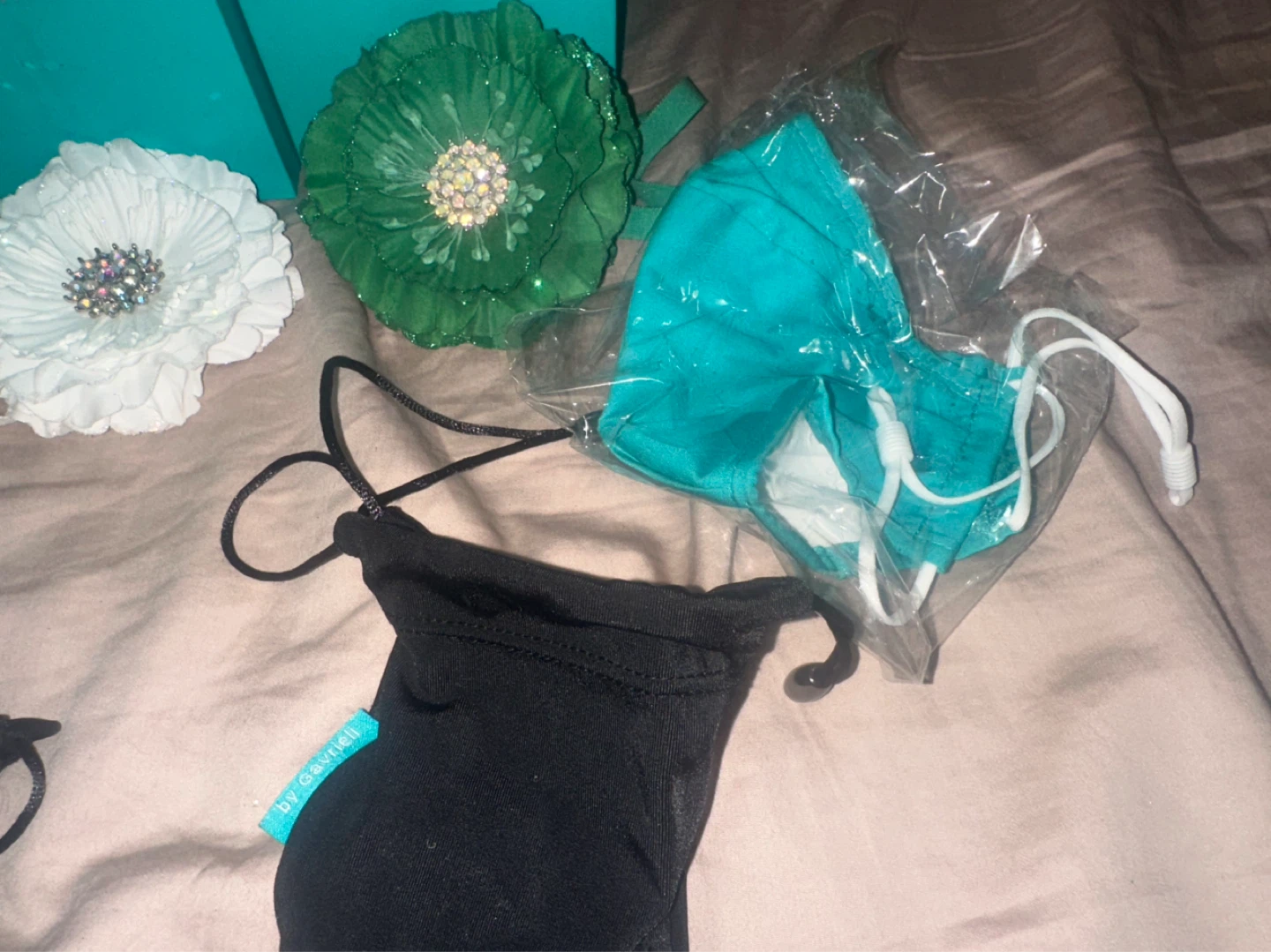 TIEKS boxes w/Flowers, bag, pouches & mask- - photo 4