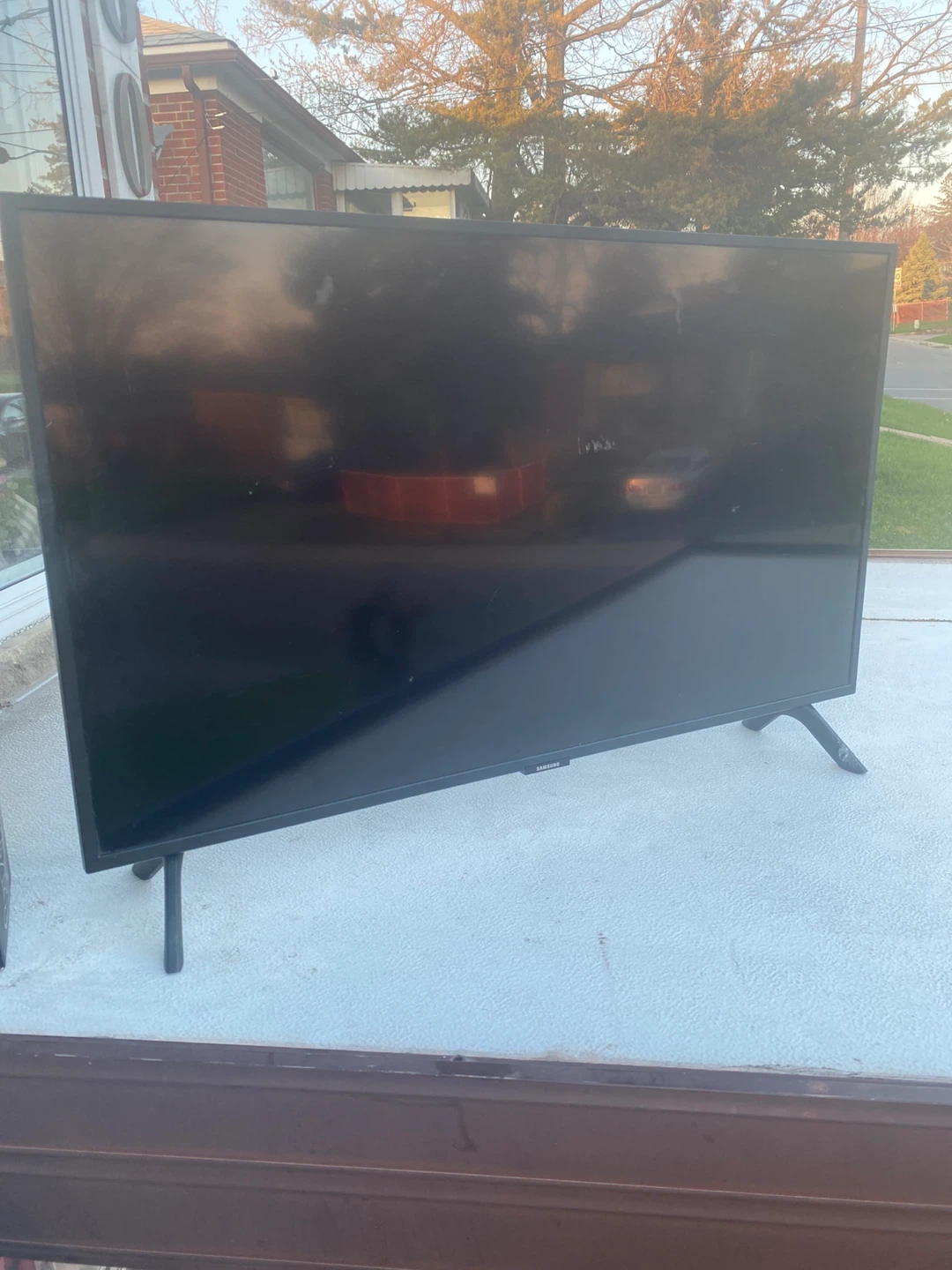 32” Samsung Flat Screen TV