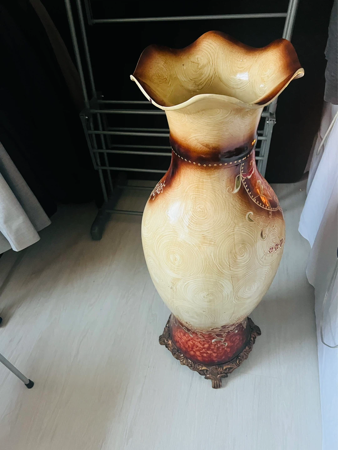 Decorative Pedestal Stannd with large pot