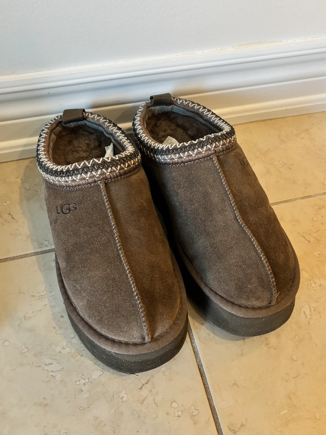 UGG US7 Women Brown Suede Slippers - photo 2