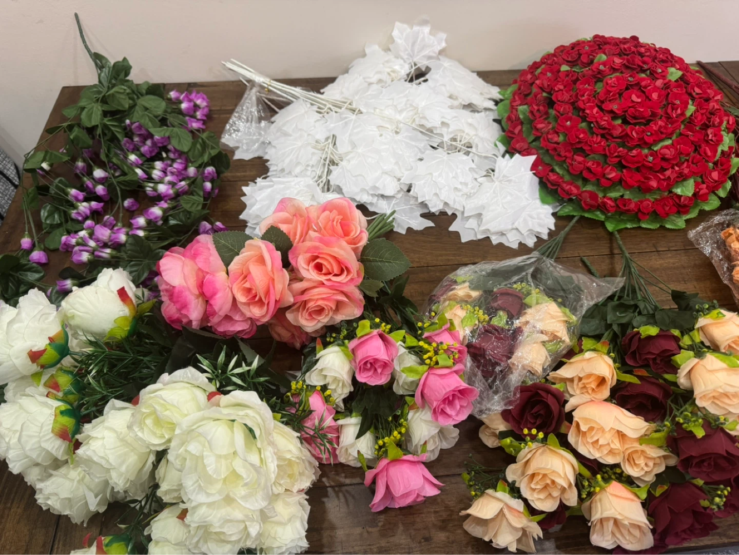 Closing decor business. Assorted Artificial Flowers and Fabric - photo 3