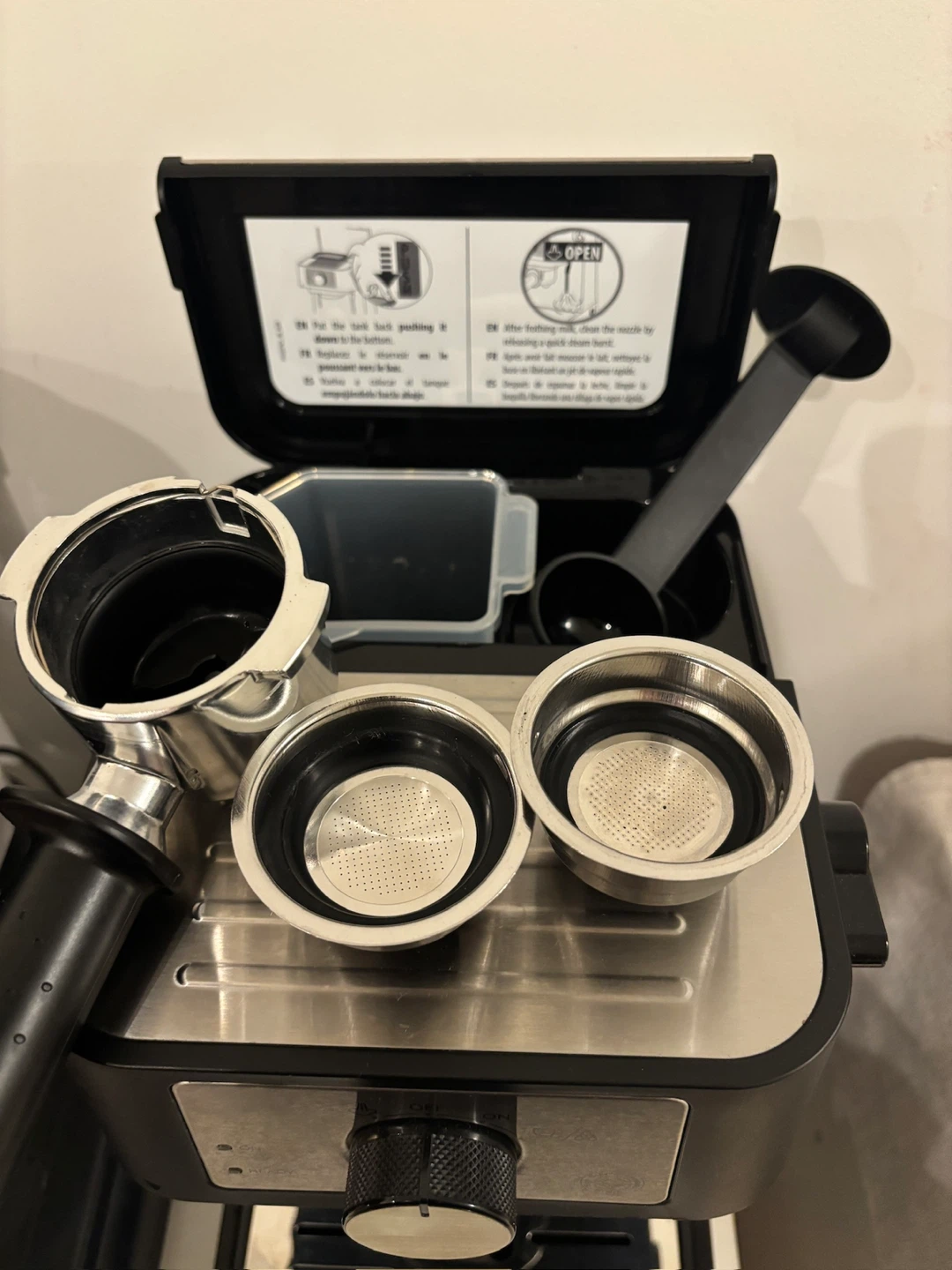 DeLonghi Stillosa Espresso Machine with additional glasses - photo 2