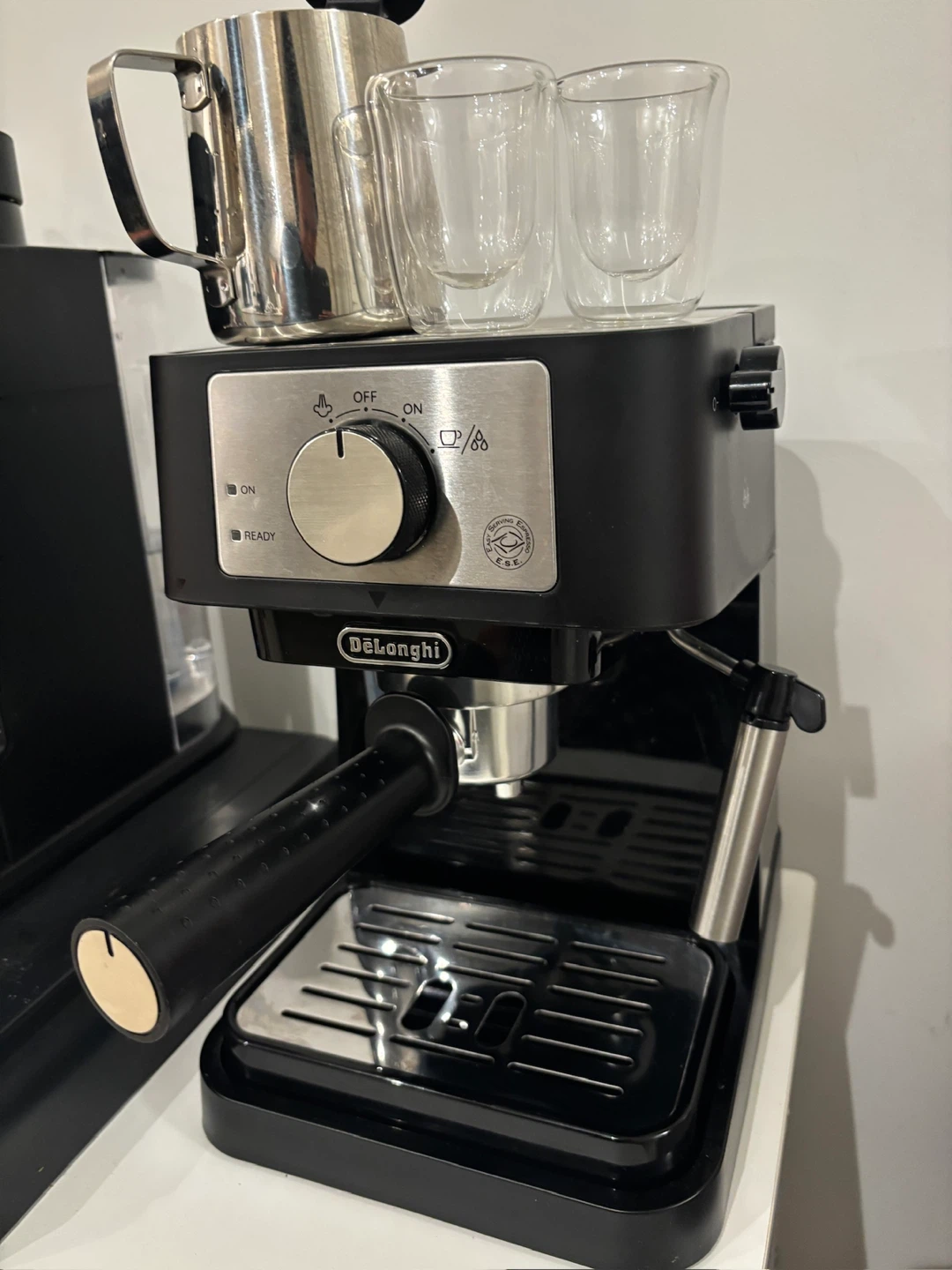 DeLonghi Stillosa Espresso Machine with additional glasses - photo 3