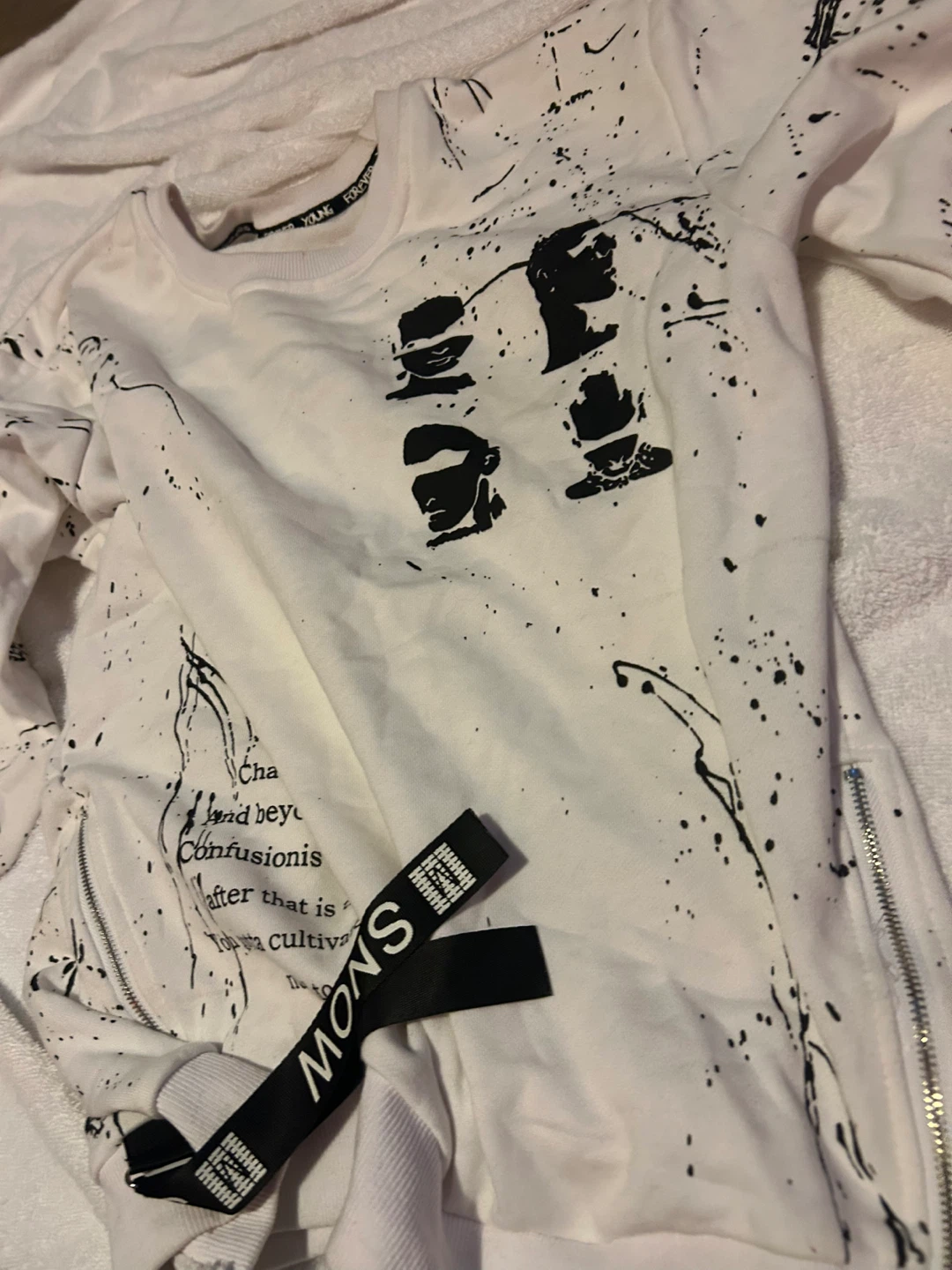 White Graphic Sweatshirt - photo 5