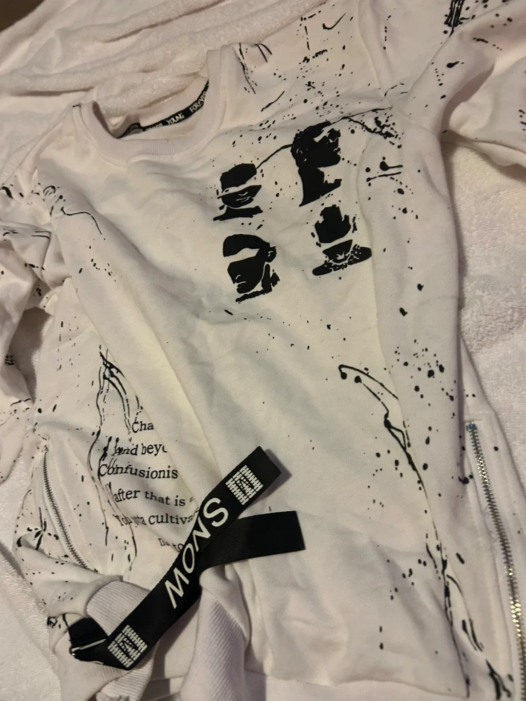 White Graphic Sweatshirt - photo 5
