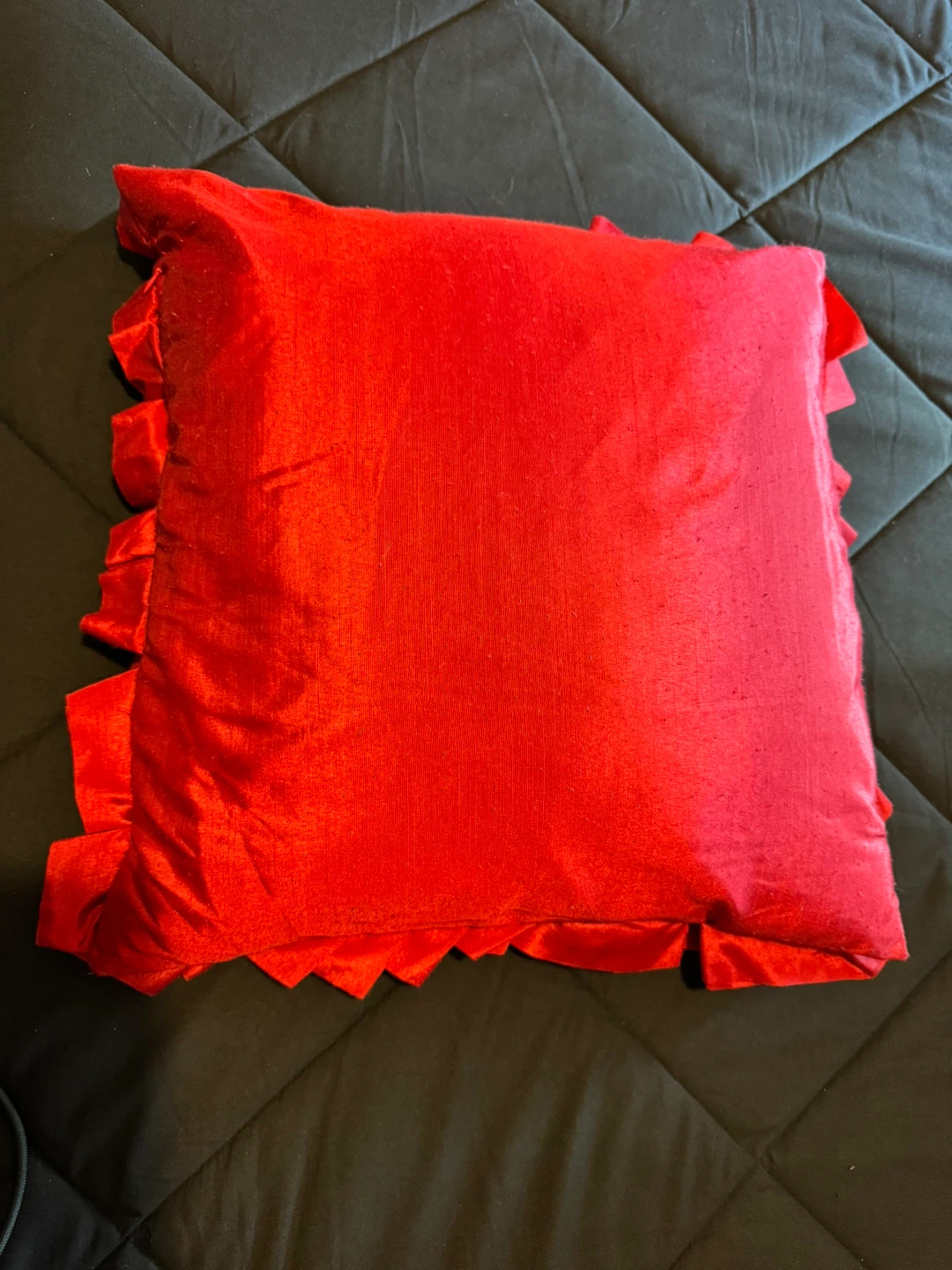 2 Red Decorative Pillows - photo 2