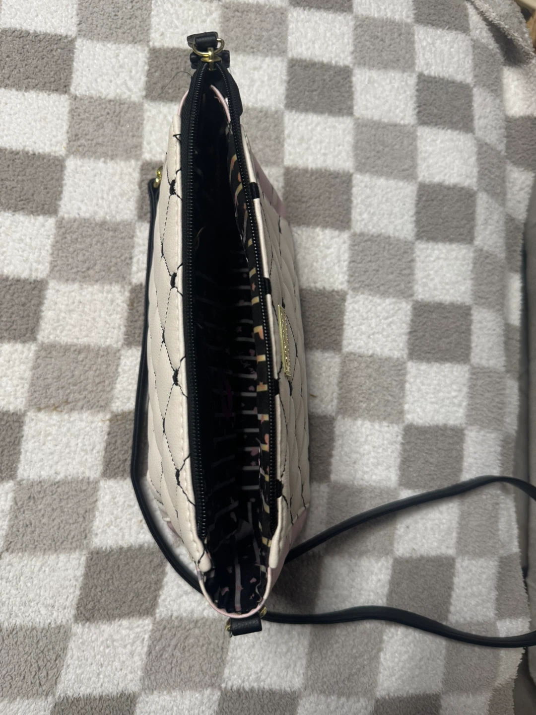 Betsey Johnson Quilted Heart Crossbody Bag - photo 3