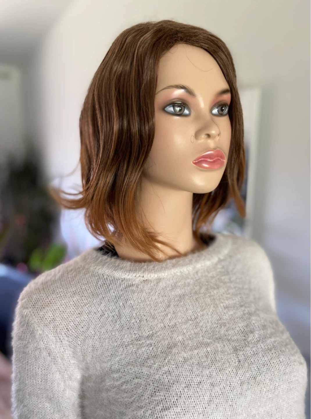 NWOT Short, Wavy, Light Brown Highlighted Synthetic Wig (2014) - photo 2