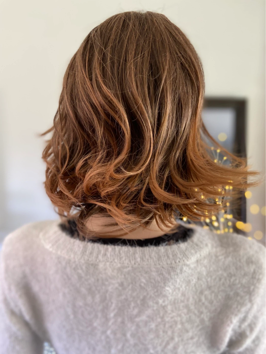 NWOT Short, Wavy, Light Brown Highlighted Synthetic Wig (2014) - photo 4