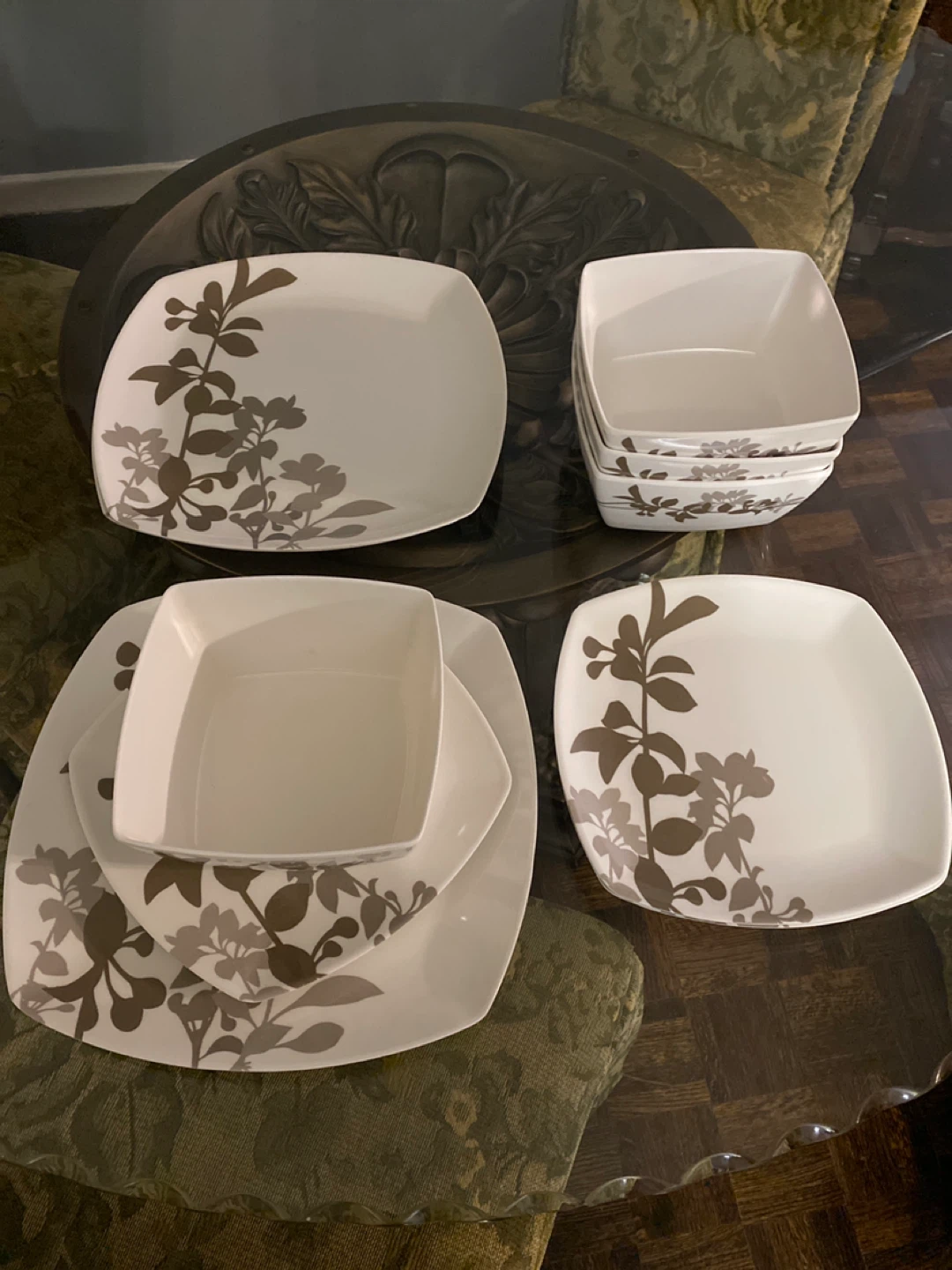 Hometrends 12 piece dinnerware