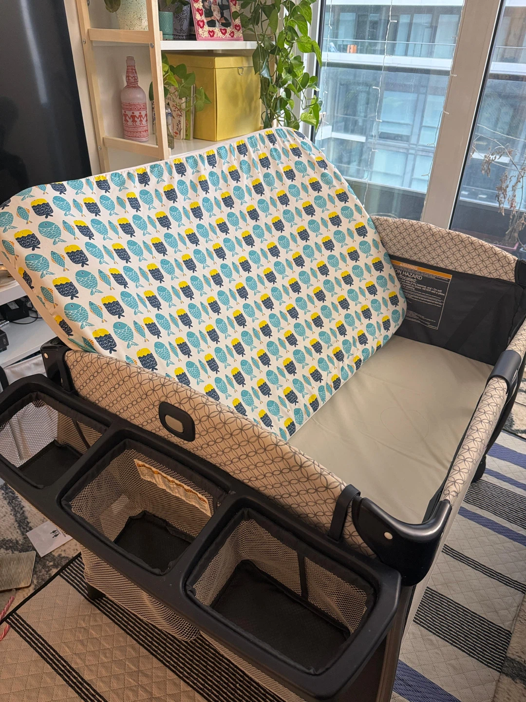 Portable Graco Multi Utility Bassinet/ Play yard - photo 2