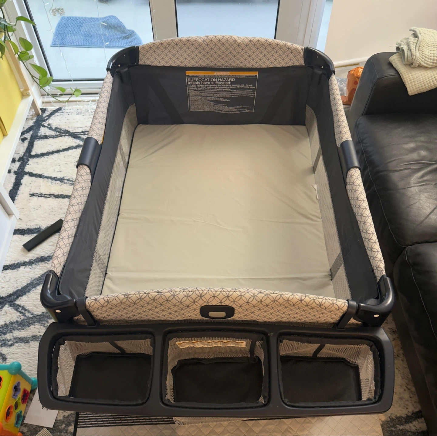 Portable Graco Multi Utility Bassinet/ Play yard - photo 4
