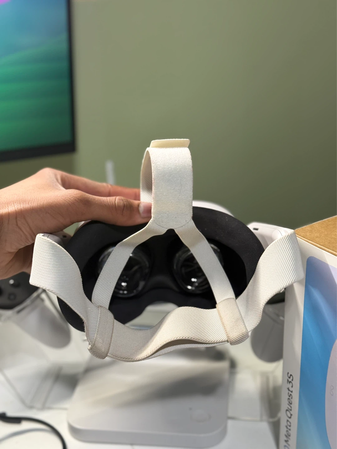Meta Quest 3S VR Headset with Controllers (128GB) - photo 5