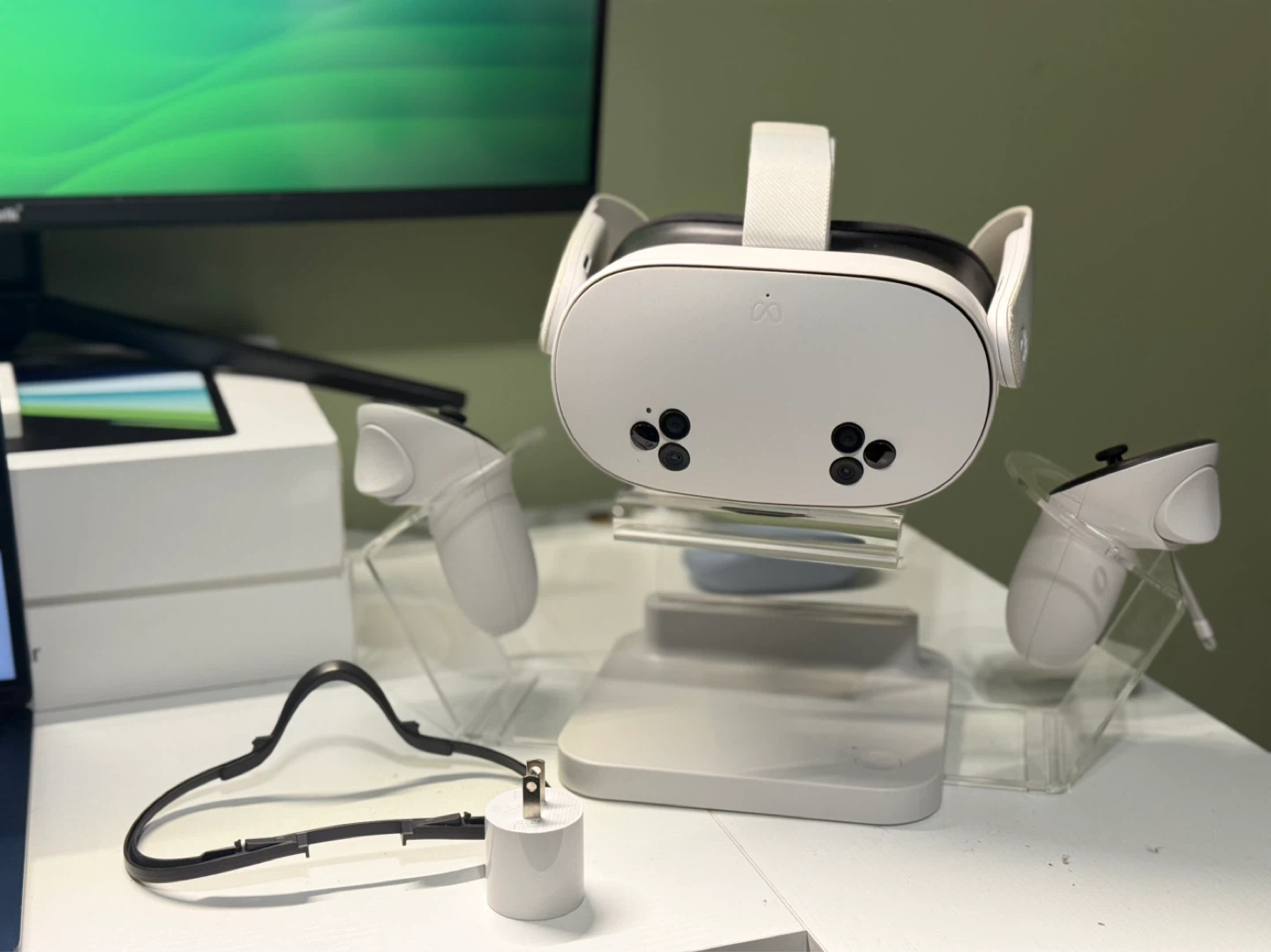 Meta Quest 3S VR Headset with Controllers (128GB) - photo 3
