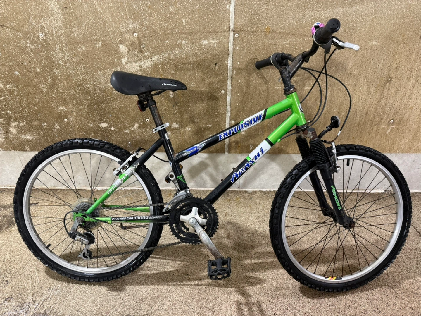 Akashi Explosion 21-Speed Mountain Bike