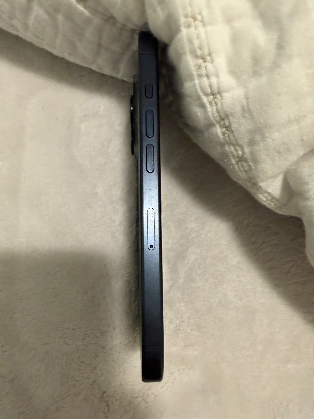 iPhone 15 Pro - photo 3