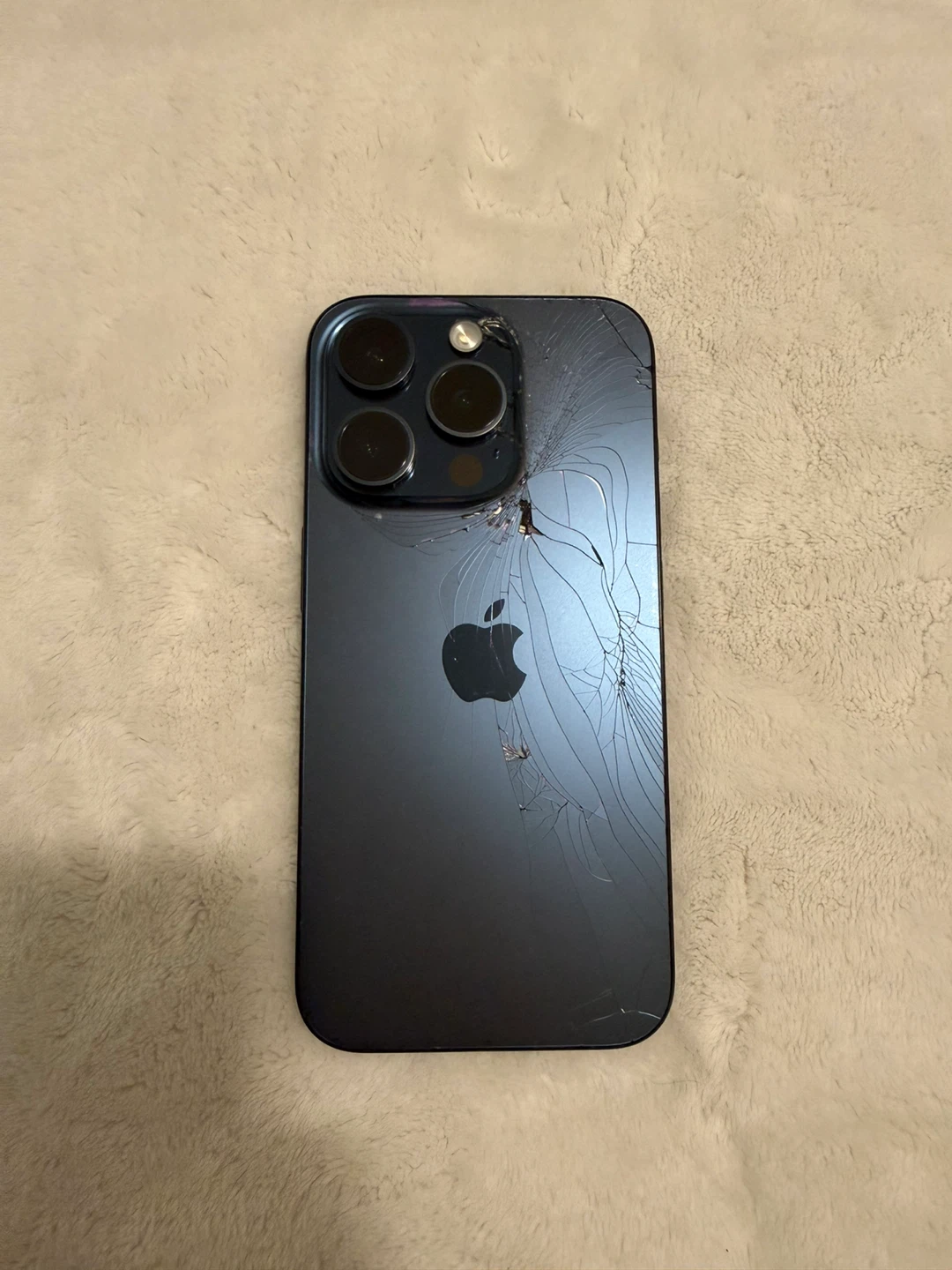 iPhone 15 Pro - photo 2