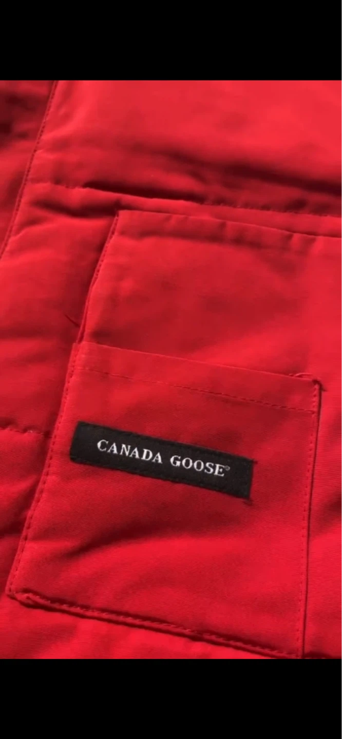M Canada Goose Red Puffer Vest - photo 3