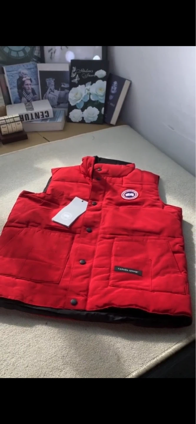 M Canada Goose Red Puffer Vest