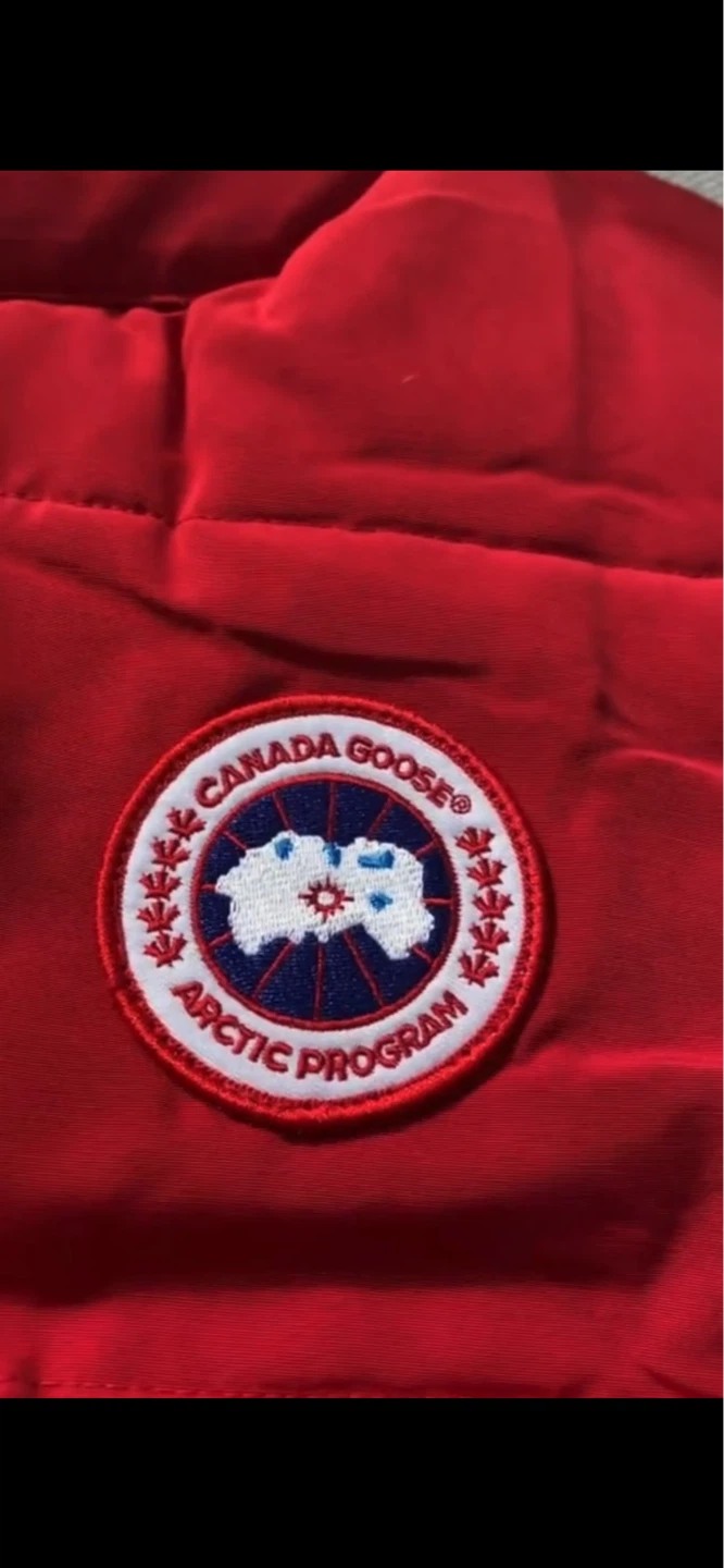 M Canada Goose Red Puffer Vest - photo 5