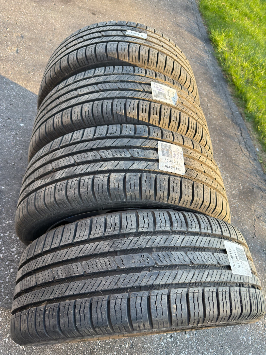 All Season Tire 245/45/R19 on hyundai Rims - photo 5