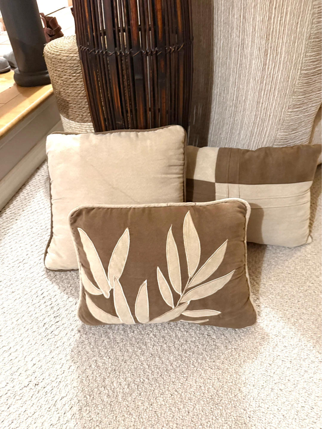 Set of 3 Decorative Throw Pillows/ cushions