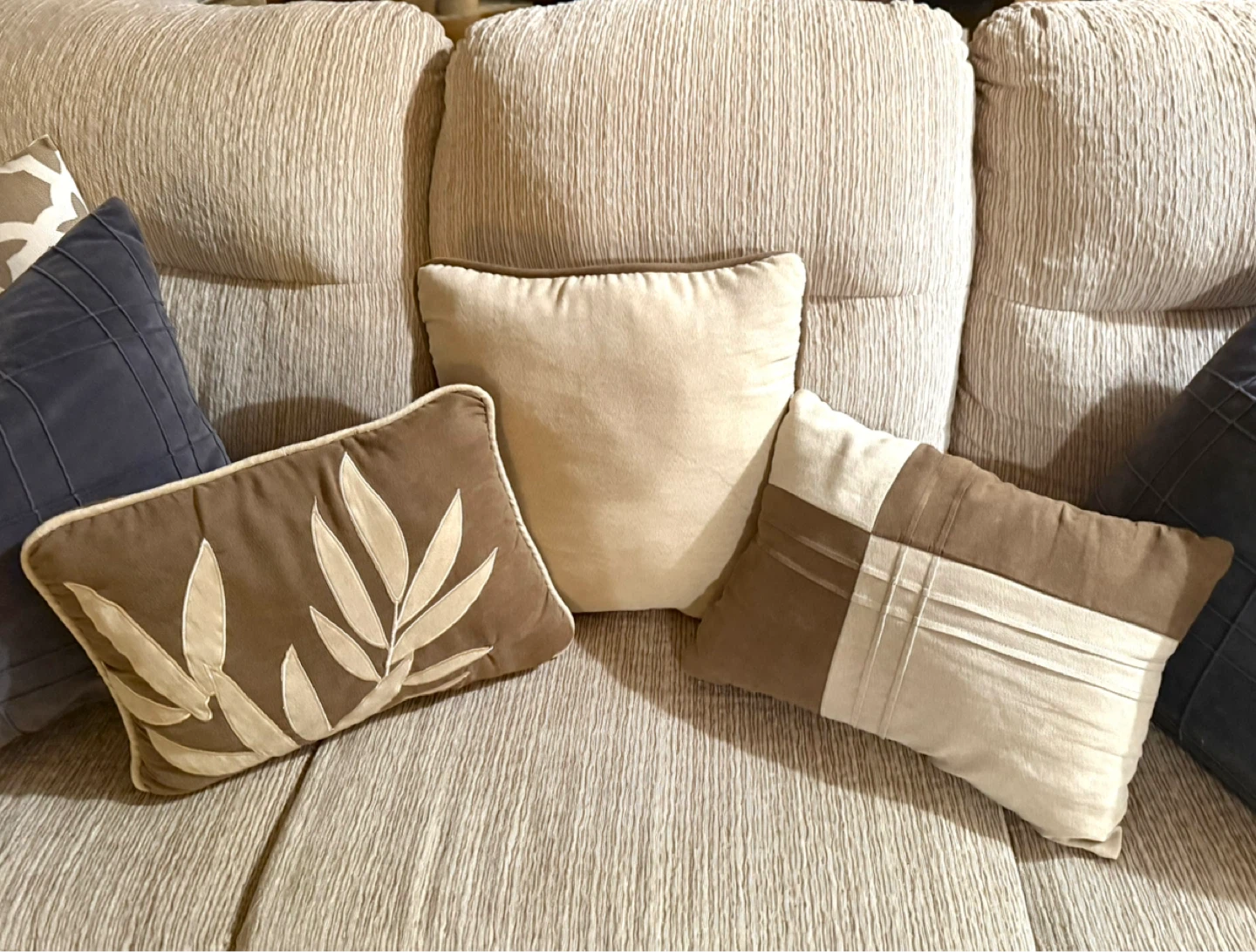 Set of 3 Decorative Throw Pillows/ cushions - photo 3