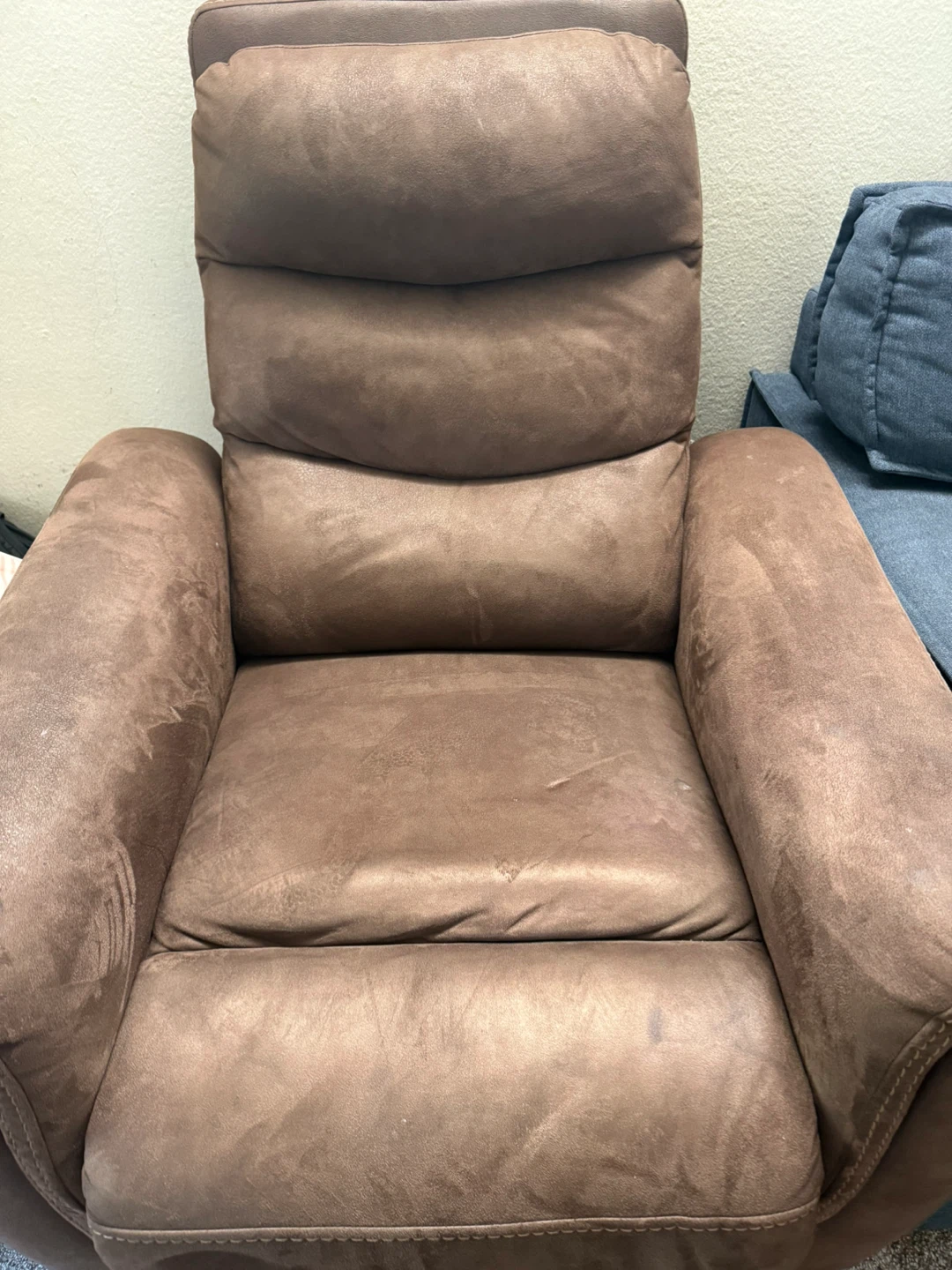 Bobs Brown Recliner Armchair 🌱