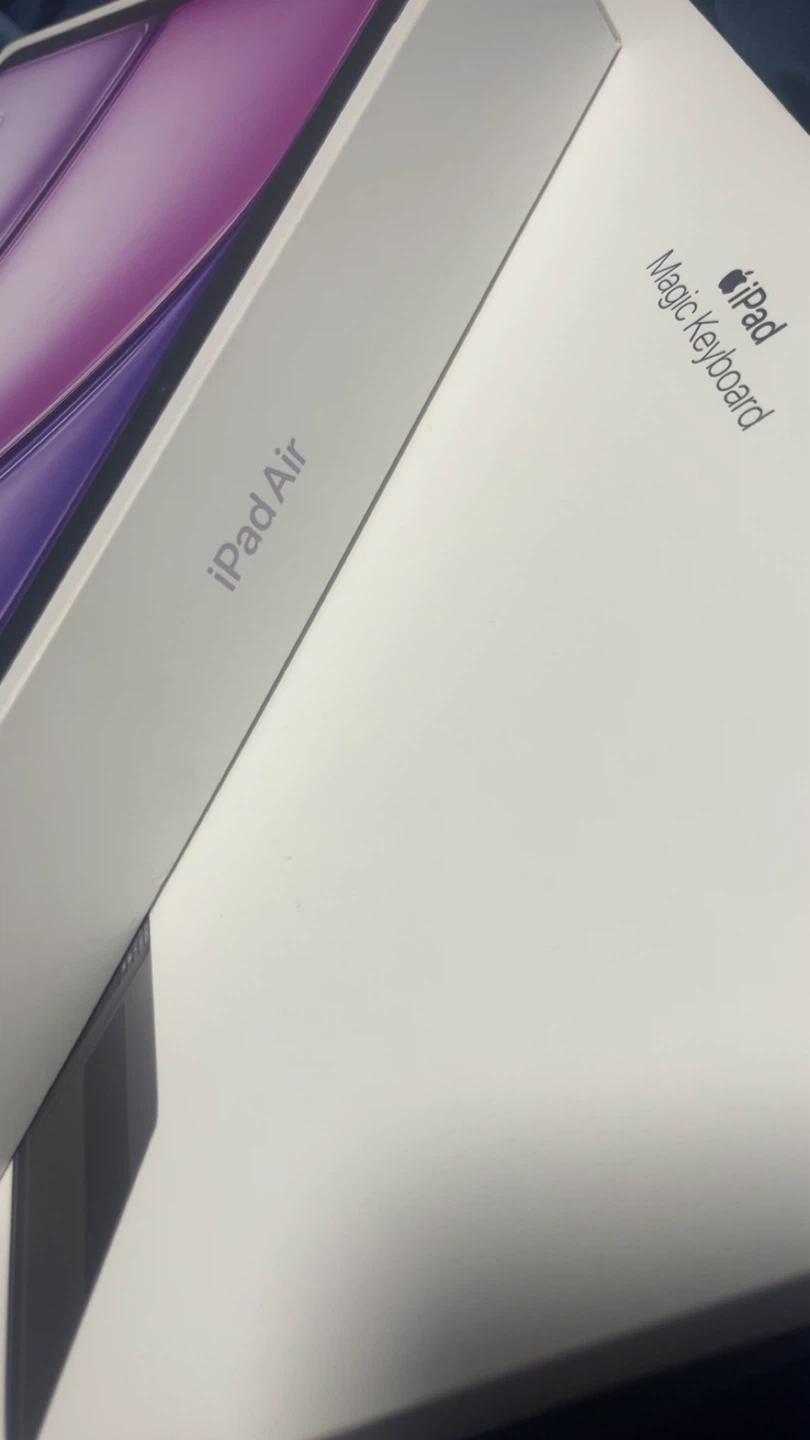 Apple IPad Air 13” and Magic Keyboard- New - photo 3