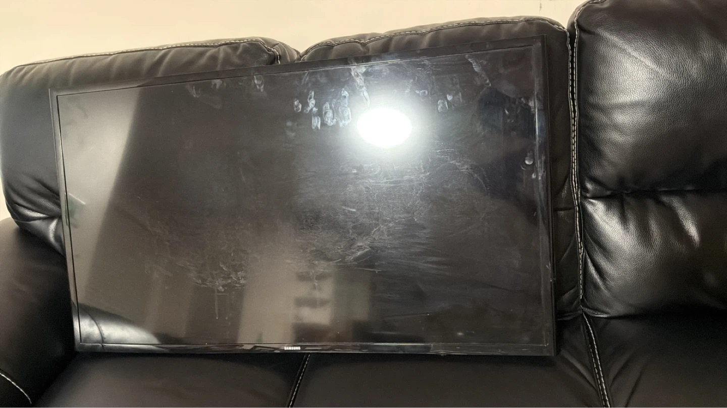 Ps5 with Samsung 32" TV - photo 2